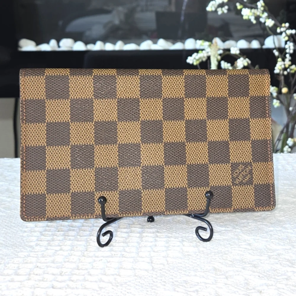 EUC Louis Vuitton Damier Ebene Agenda / Passport Holder